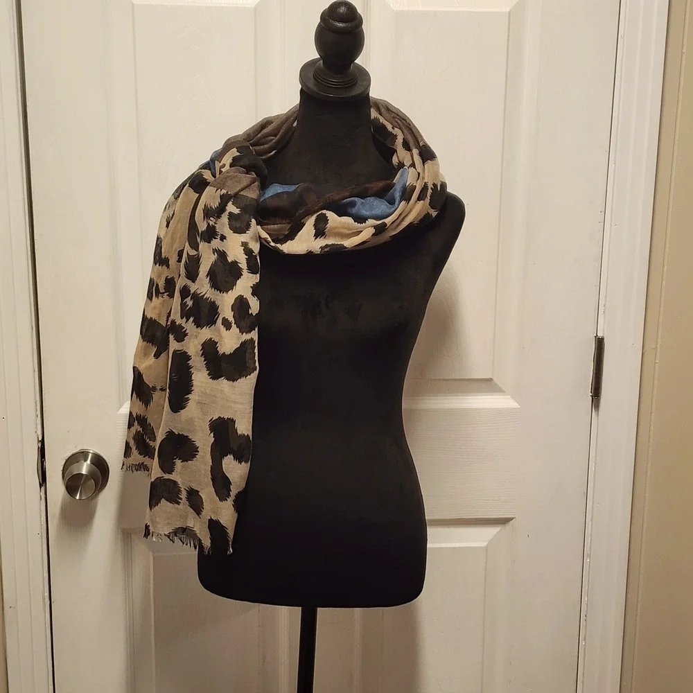 Shawl/Scarf In Animal Print/Blue /Taupe 36